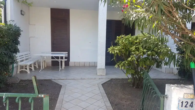 Villetta a piano terra con giardino in affitto a Lido di Spina.
