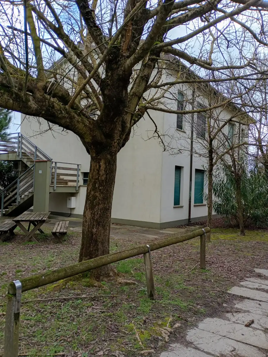 Villetta quadrilocale con due bagni e due posti auto, vista mare.